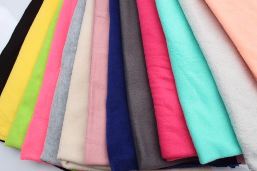 Fleece 200 g/m2, kusy NA VÁHU, mix farieb 0,5 kg