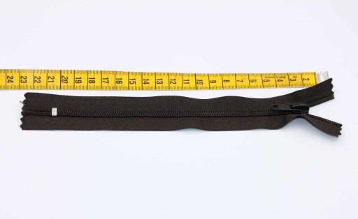 Hnedý zips nohavíc, 18 cm