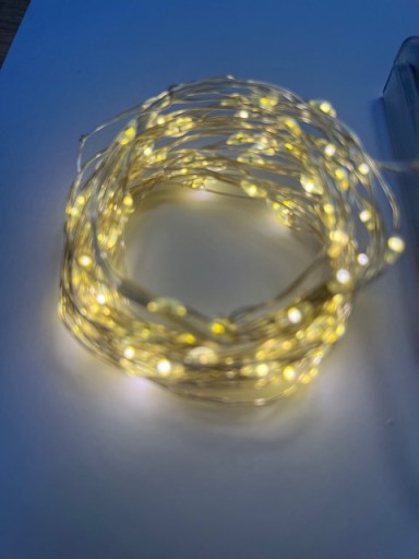 100 LED DRÔTOVÝCH SVIETIDIEL, NA BATÉRIU, TEPLÉ BIELE