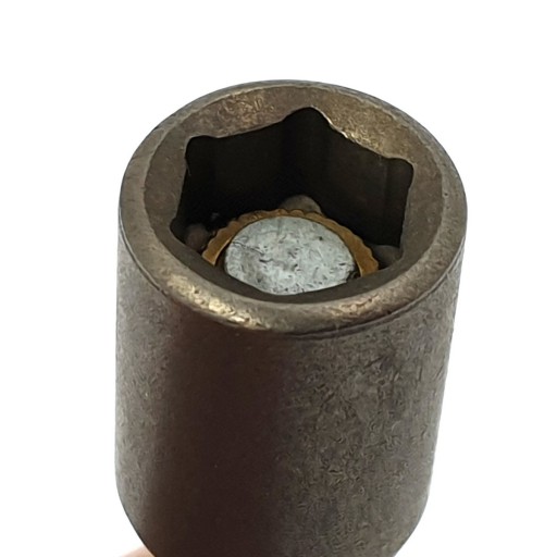 MAGNETICKÁ ZÁSUVKA PRE 8MM FARMÁRSKY SKRUTKOVAČ