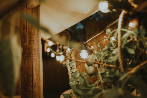 FILAMENT LED žiarovka E27 ako tradičná volfrámová žiarovka