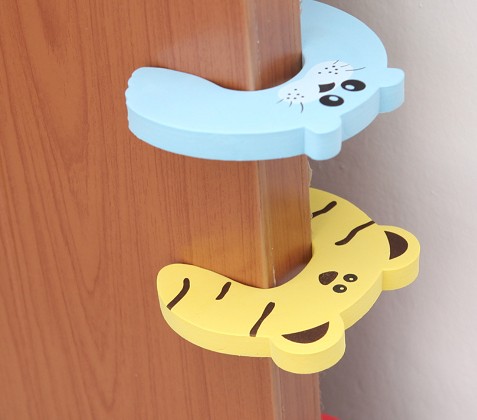 ZABEZPEČENIE ZÁMKU ZARÁŽKY DVERÍ