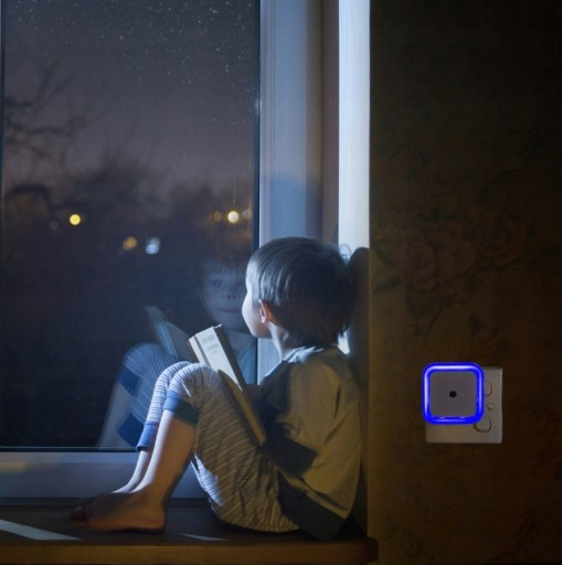 NOČNÁ LAMPA KONTAKTNÁ LED SNÍMAČ SÚMRAK PRE DETI MODRÁ LAMPA