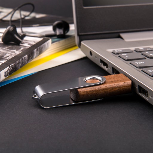 Pendrive s gravírovaním, 4 GB, veľmi tmavé drevo