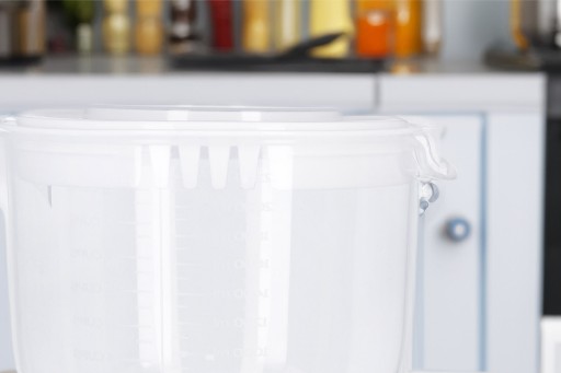 KUCHYŇSKÁ ODMERKA, 2,2l mixovacia nádoba s vekom, priehľadná rukoväť