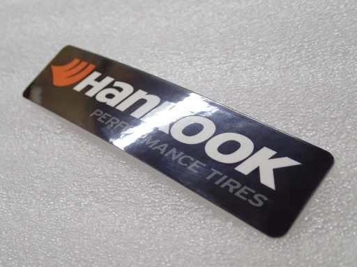NÁLEPKA PNEUMATÍK HANKOOK LOGO PERFORMANCE PNEUMATIKA 11,5 x 2,8 cm