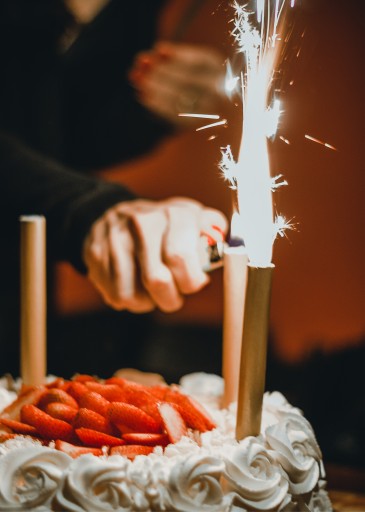 STRIEBORNÁ SVIEČKA NA NARODENINOVÁ TORTA TORTA FONTÁNA 1 kus