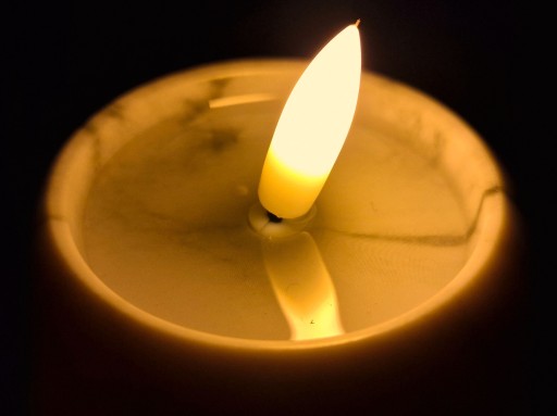 Dekoratívna sviečka na batérie KULA Grey Marble LED až na 30 dní