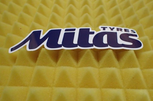 PNEUMATIKY MITAS NÁLEPKA NA MOTOCROSS 13,3 x 3 cm