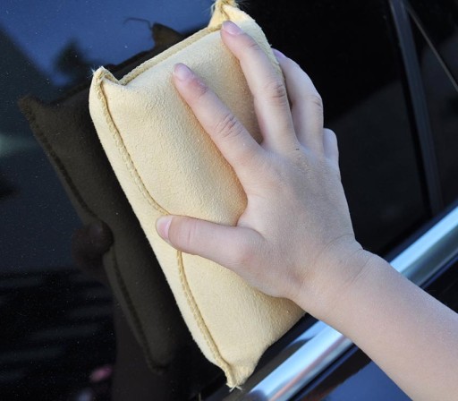 AUTO HUBKA Z NAURÁLNEJ CHAMIKY, PROTI ZAhmlievaniu, NA ODSTRAŇOVANIE OKIEN NA NOŽIACH