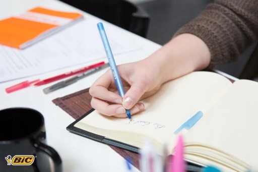 Guľôčkové pero s uzáverom BLUE BIC ROUND STIC 1,0 sada x 10 kusov