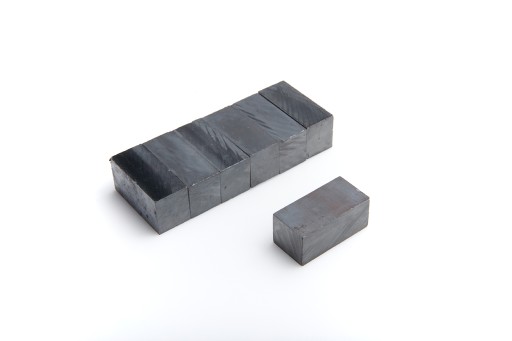 Magnet na feritovú platňu MPŁ 30x15x13 F30 1 kus