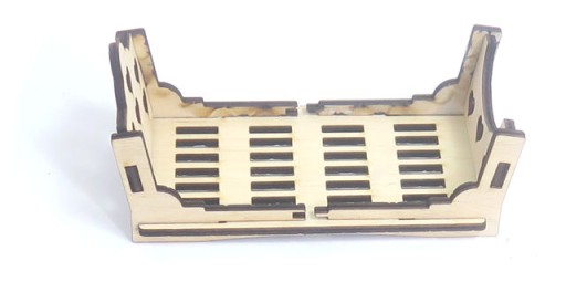 DEKOR MINIATÚRA POSTEĽ 55x115x60mm DQ21