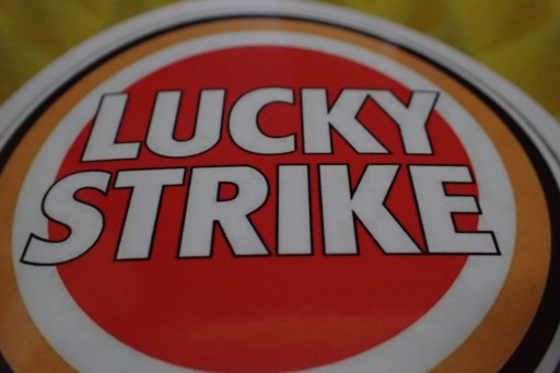 NÁLEPKA LUCKY STRIKE NÁLEPKA 8,3 x 8,3 cm