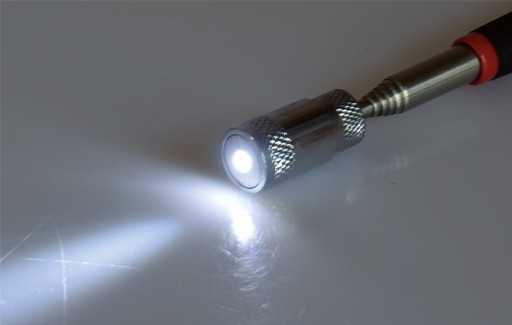 Magnetická LED baterka na teleskop
