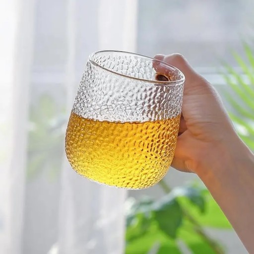 Žiaruvzdorný sklenený hrnček s bodkami na kávu čaj voda MPLCo JACK 330 ml