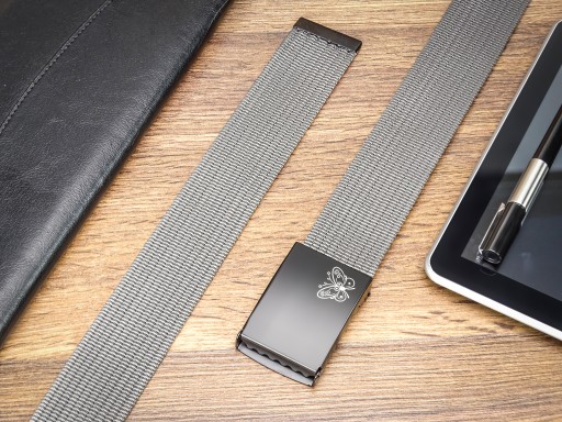 Tkaný STRAP Grey Butterfly na šaty 125 cm