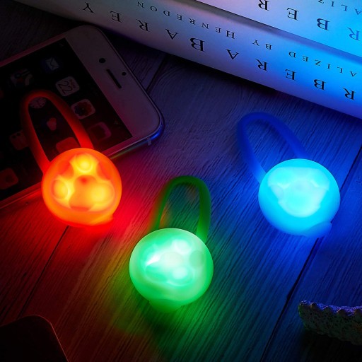 LED LAMPA, MODRÝ silikónový prívesok pre psa