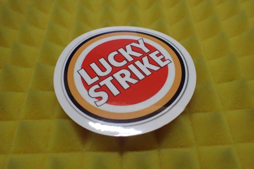 NÁLEPKA LUCKY STRIKE NÁLEPKA 8,3 x 8,3 cm