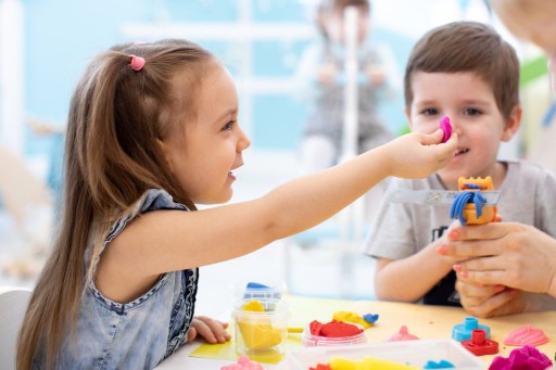 PLAY DOH CASTRY 168 GR MODRÝ ČERVENÝ ŽRALOK PRE DETI AKO DARČEK