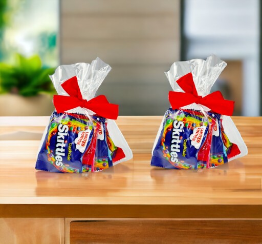 Balenie cukríkov Skittles Mixed Fruit Flavors ako darček ku Dňu detí