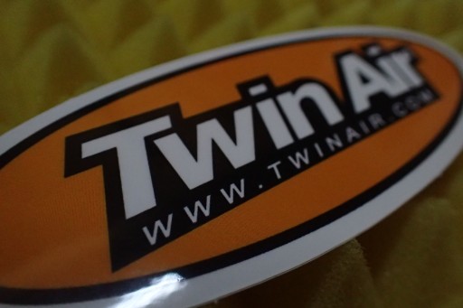 NÁLEPKA TWIN AIR STICKER 11,3 x 4,2 cm