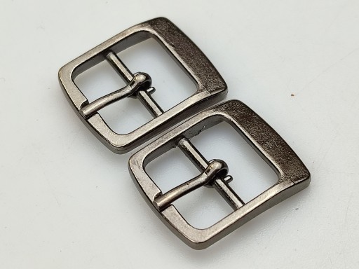 Pracky do topánok 16 mm čierny nikel 2 ks