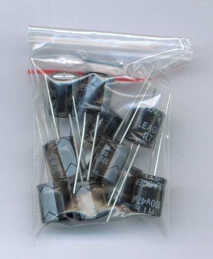47uF 100V 47 µF 100V (10 KS) ELEKTROLYTICKÝ KONDENZÁTOR