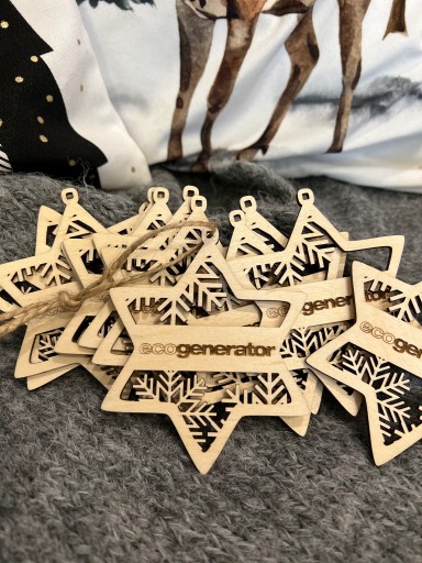 DREVENÁ GUĽA s logom firmy na vianočný stromček HVIEZDA