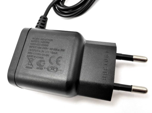 PHILIPS Nabíjací kábel s jednou čepeľou / napájacím adaptérom pre holiace strojčeky