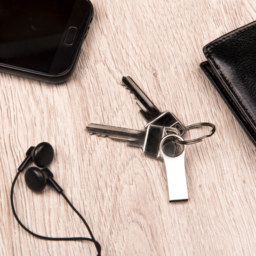 Mini kovový prívesok so slotom 2 GB USB 2.0 + GRAVÍROVANIE MENA ZA DARČEK