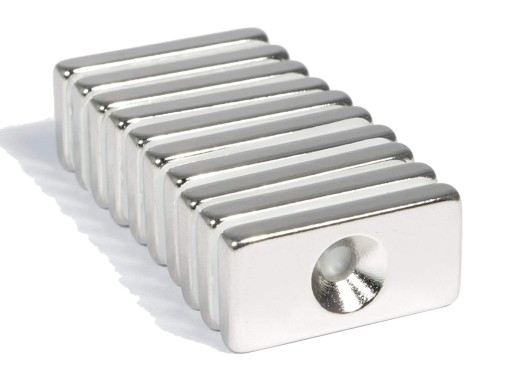 NEODYMIOVÝ MAGNET S OTVOROM NA SKRUTKU 20x10x3 SILNÝ