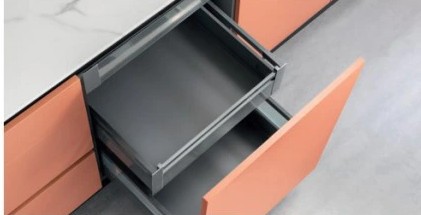 Úchytka HAFELE pre prednú časť vnútornej zásuvky MEDIUM