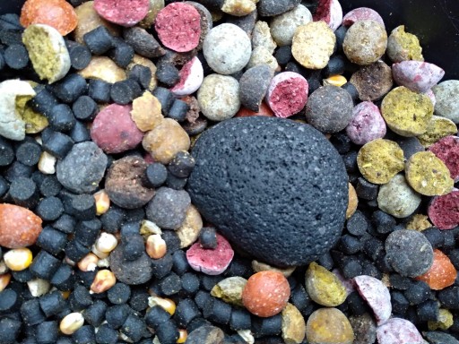 Potápač na kamenné kapry SzyHa BlackMoon131-150g