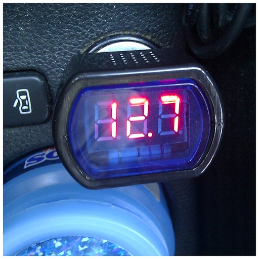 TESTER BATÉRIÍ VOLTMETER 12V 24V LCD I6S37