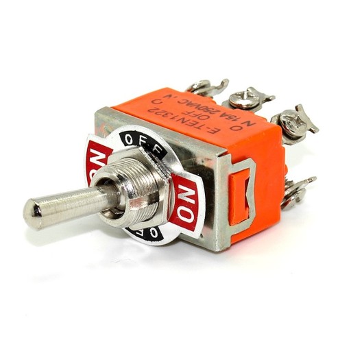 6 PIN ON OFF ON Prepínač do 250V 15A