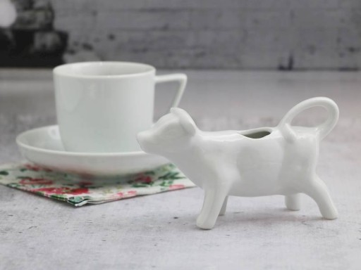 PORCELÁNOVÁ DŽVNA NA MLIEČKU KRAVA NA KRÉM