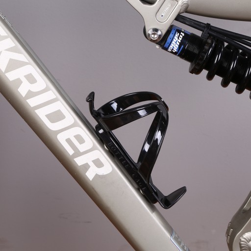 DRŽIAK NA BICYKLOVÉ FĽAŠE NASTAVITEĽNÝ KOŠÍK NA FĽAŠU VODY ČIERNY