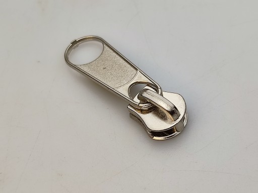 Jazdec č. 5 na kovový zips, strieborný, 1 kus