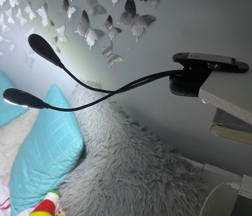 LAMPA S KLIPOM 4 LED DVOJKLIP NA ČÍTANIE HUDBY