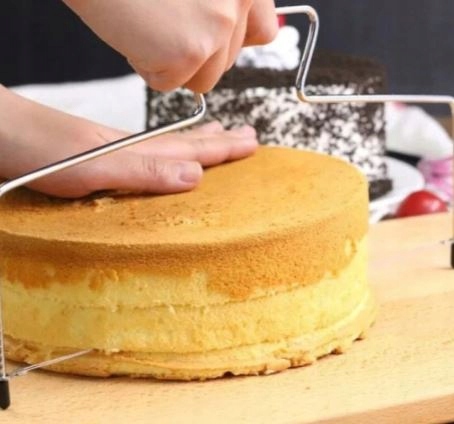 STRUNOVÝ Nôž na krájanie piškót a torty, veľ