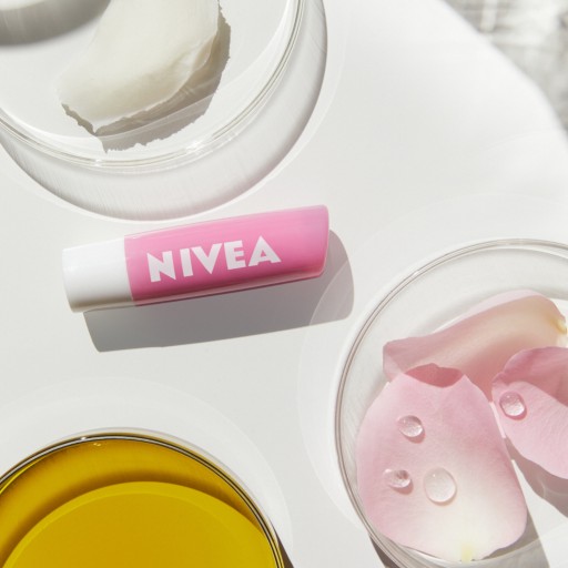 NIVEA SOFT ROSE Hydratačný ružový ochranný rúž 4,8g