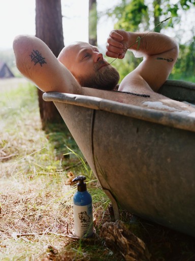 YOPE Prírodný sprchový gél Santalové drevo, šafran, pačuli 400 ml