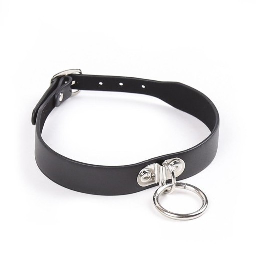 SEXY BDSM CHOKER, TENKÝ KOŽENÝ GOLIER S PRSTEŇOM
