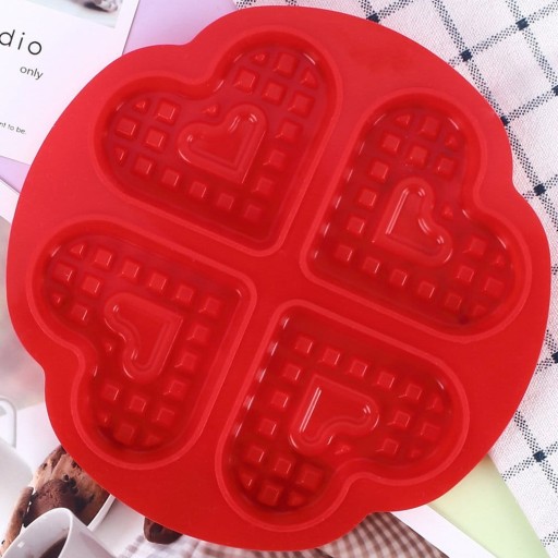 Flexibilná silikónová forma na pečenie vaflí, palaciniek, koláčikov, 4 srdiečka