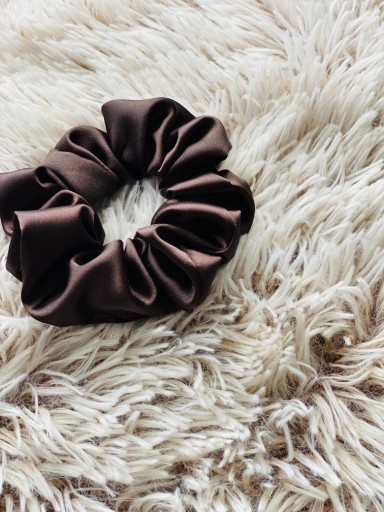 Saténová scrunchie kravata do vlasov Tmavá čokoláda