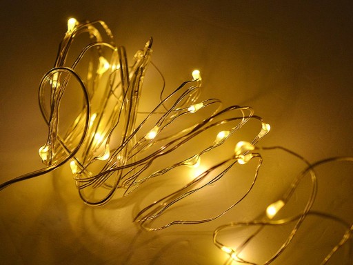 DRÔTOVÉ LAMPY 20 LED BATÉRIÍ TEPLÉ BIELE SVETLO