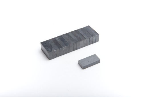 Magnet na feritovú platňu MPŁ 25x12,5x5 F30 10ks