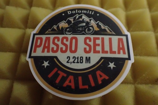 NÁLEPKA PASSO SELLA ITALIA 6,6 x 6,6 cm UNIKÁTNA KOLEKCIA