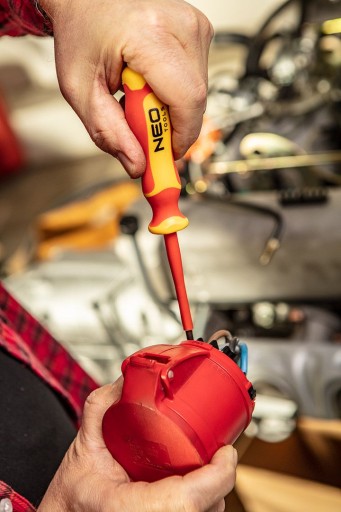 NEO TOOLS 04-139 Skrutkovač PH2*6*100, 1000V